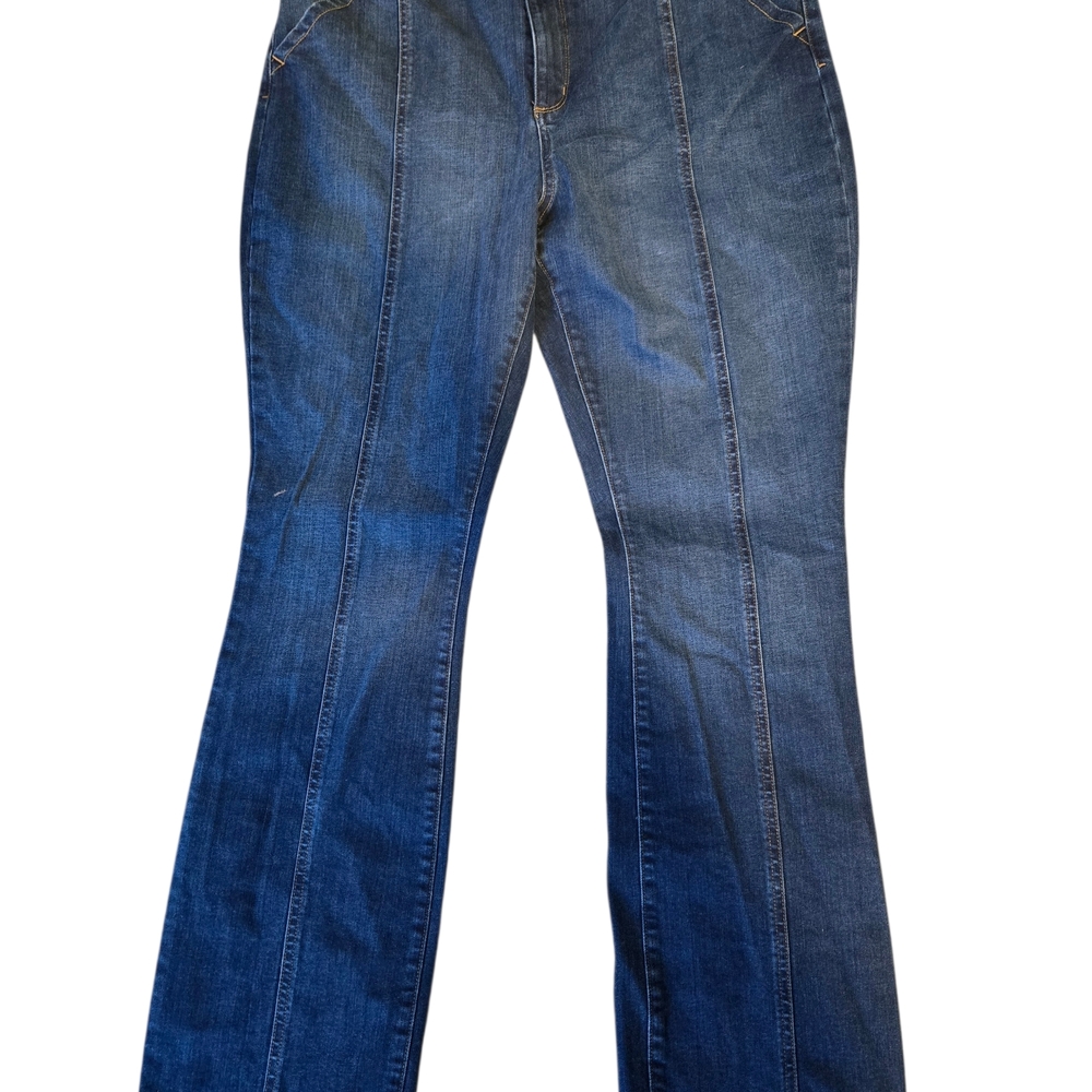 Duluth Trading Co Jeans Women’s 14 x 31 Blue Dark Wash , very stylish